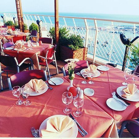 Hotel Mistral Пирей Экстерьер фото