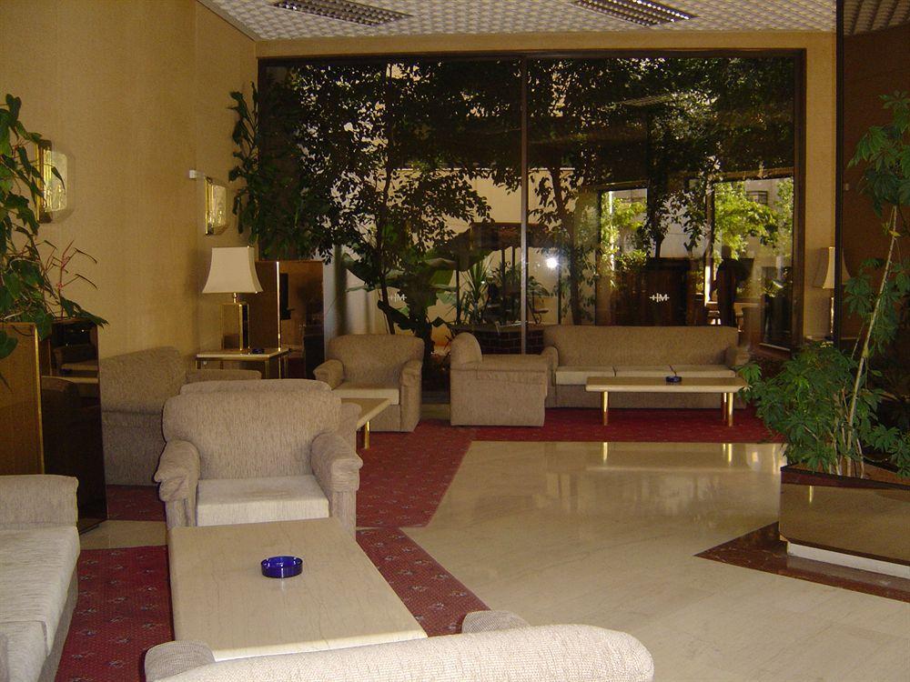 Hotel Mistral Пирей Интерьер фото