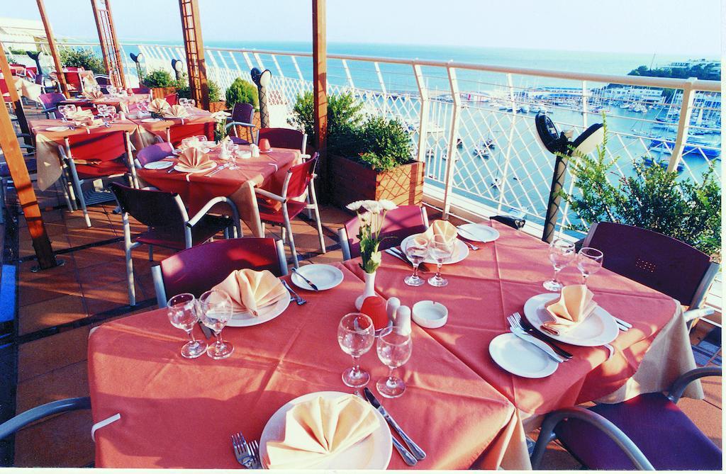 Hotel Mistral Пирей Экстерьер фото