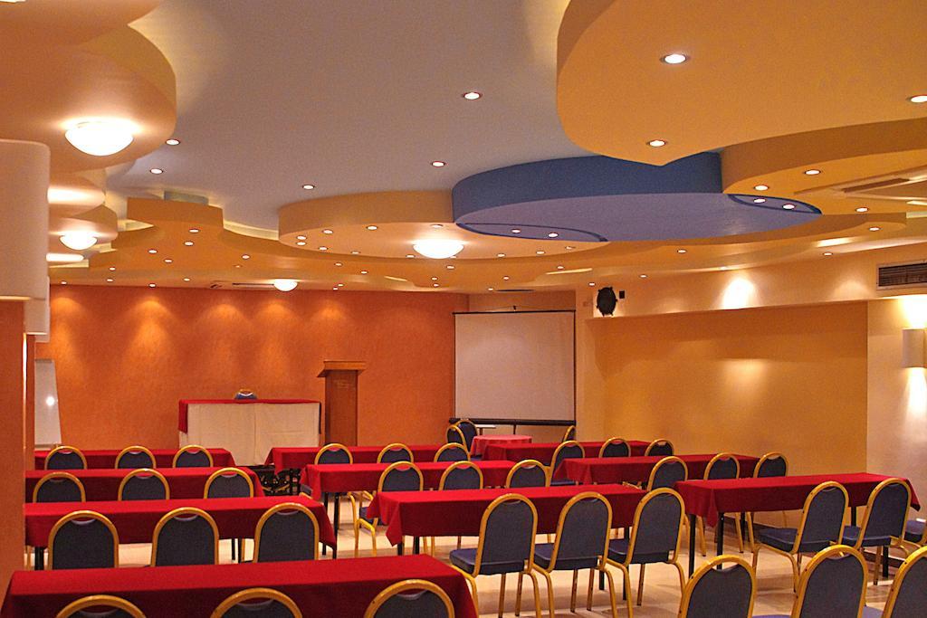 Hotel Mistral Пирей Экстерьер фото