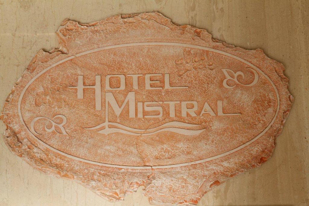 Hotel Mistral Пирей Экстерьер фото