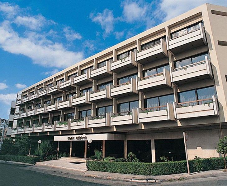 Hotel Mistral Пирей Экстерьер фото